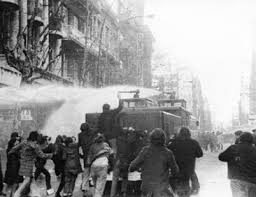 Entre una “sociedad amortiguadora” y la lucha de&nbsp;clases.