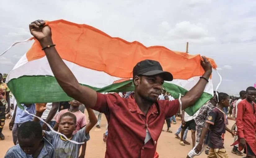 Níger: batalla descolonizadora y unión cívico militar