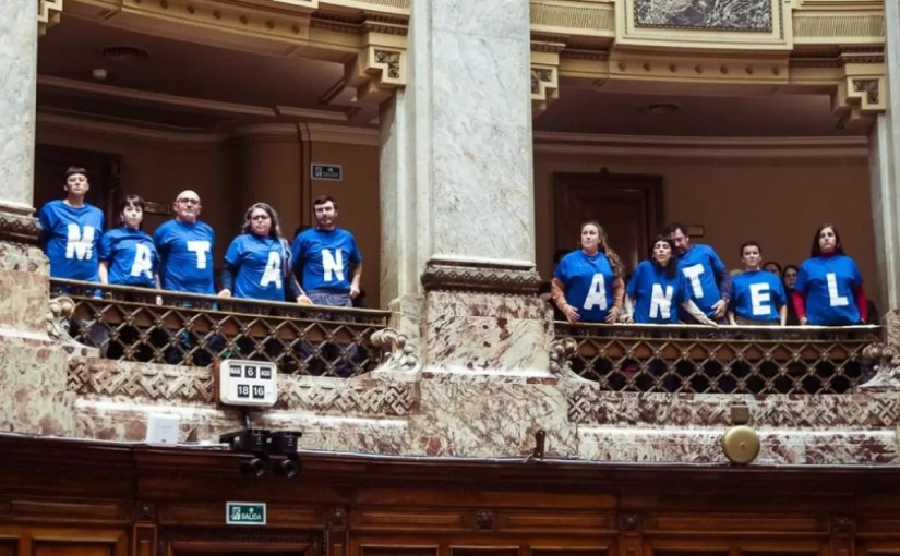 Uruguay: se aprobó la Ley de Medios que fortalece a las empresas&nbsp;privadas