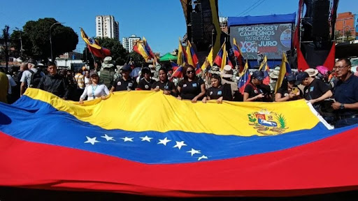 Cuando decimos «Revolución bolivariana» del siglo XXI, decimos más profunda, más extensa la democracia y el poder&nbsp;popular