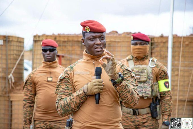 Burkina Faso. Ibrahim Traoré a las fuerzas combatientes: «Seguiremos avanzando (…) y hasta entonces, marcharéis con orgullo.»